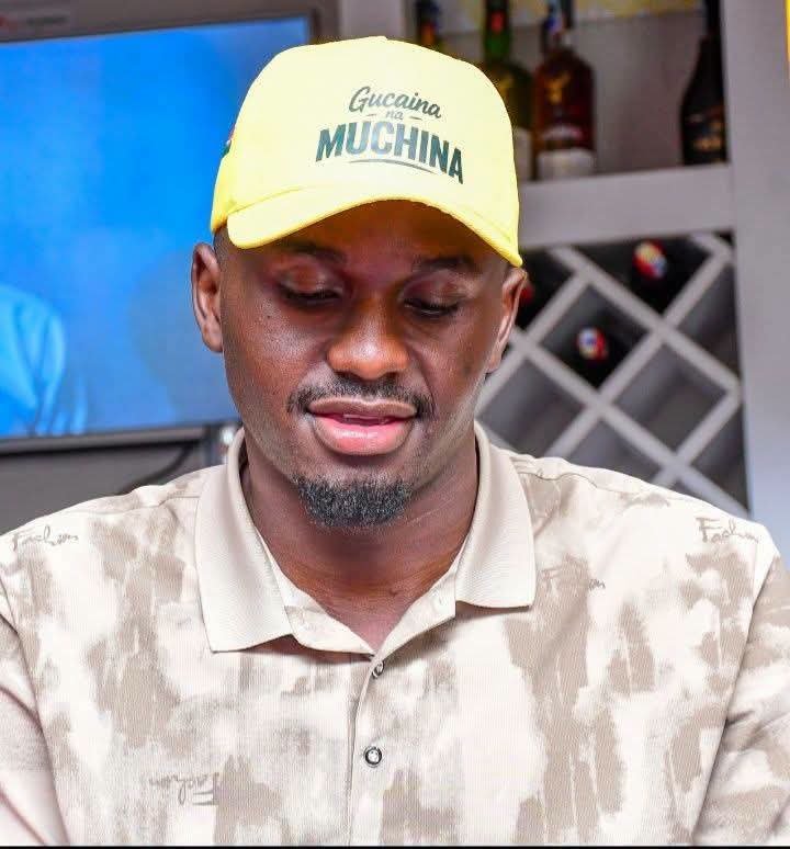 Maryian96's tweet photo. This is the gang leader who operated a millitia operation in Olkalao but murkomen still wants investigation he was si rough in people and journalists matusi na kiburi you can see ako na kofia ya muchina....but sirkal haijui ni nani🤣🤣 nonsense! https://t.co/mDVppaNOtC