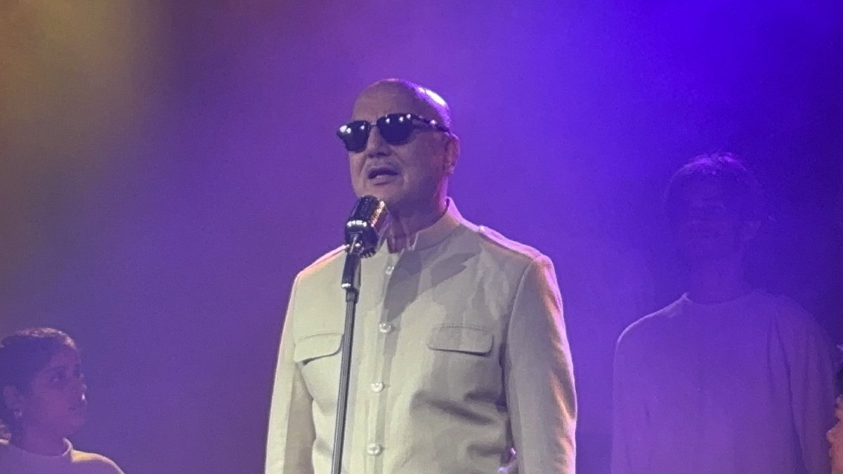 AAmitAcharya's tweet photo. @AnupamPKher grown up watching Anupam Sir on screen! watched him live on Sunday! What an Artist You are Sir! am so glad, my Parents too watched him live on stage, could feel sense of Joy! Parichay with reality of life, Joy, sorrow, satisfaction, adaption with changing situations ! Excellence https://t.co/A8aIrLCTq3