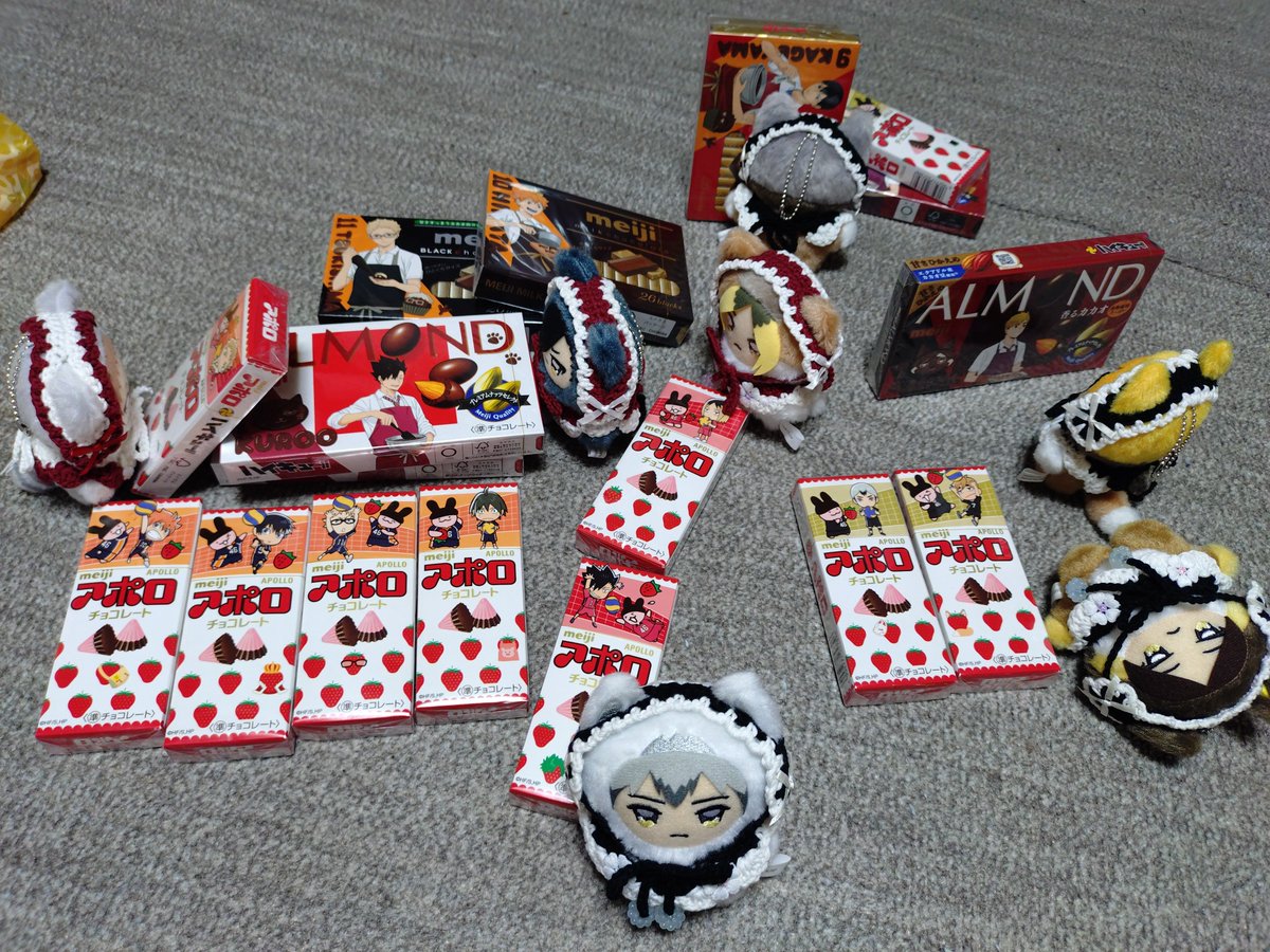 usaaaa524's tweet photo. 出かけたらあったから買ってきた🤣
久々にチョコ爆買いした。
並べるとほんとにやべぇ量だなぁ…暫くはチョコ生活だなŧ‹”ŧ‹”( ‘ч’ )ŧ‹”ŧ‹”
(この後ちみきたさんから説教されるとは思ってない主)

 #うちのちみけも https://t.co/EViyuRQDTU