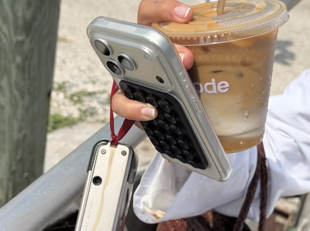 ciinephils's tweet photo. ㅤㅤㅤ
       A little caffeine intake before everyone awake. Letting the sun give me a peck of kiss :> — 07.13 earlier today.
ㅤ https://t.co/t5Op6621Yj