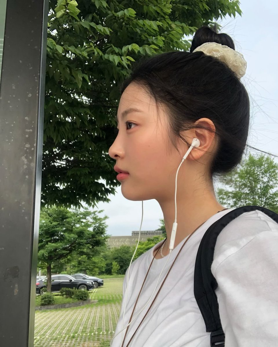 ciinephils's tweet photo. ㅤㅤㅤ
       A little caffeine intake before everyone awake. Letting the sun give me a peck of kiss :> — 07.13 earlier today.
ㅤ https://t.co/t5Op6621Yj