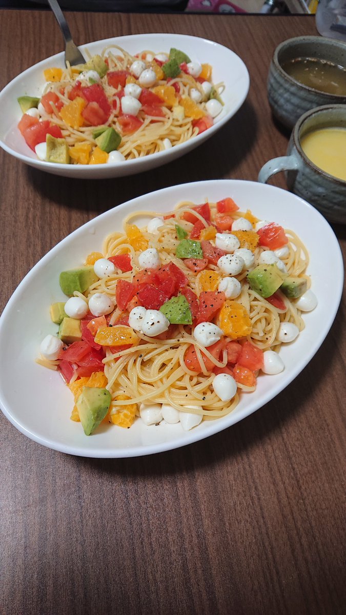 kanimi_REALITY's tweet photo. この間の食材ガチャで余ったアボカドとオレンジで冷製パスタ
（スープは作る気元気がありませんでした） https://t.co/5UMeB4Qy2l