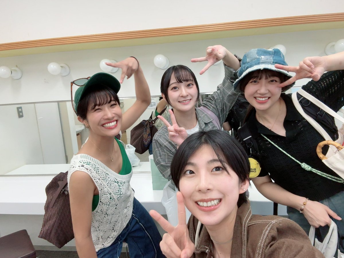 suzuka_kazama's tweet photo. 『#黎明ロマンティック 』
全公演が終演しました。
たくさんのご来場、応援本当にありがとうございました！

心から楽しかった！
この一言に尽きます。
板の上でみんなと目線を、声を合わせる時間がこのまま永遠に続けばいいと思うような
そんな幸せな空間でした。
ありがとうございました！

風間涼香 https://t.co/EkfsgsjAM6