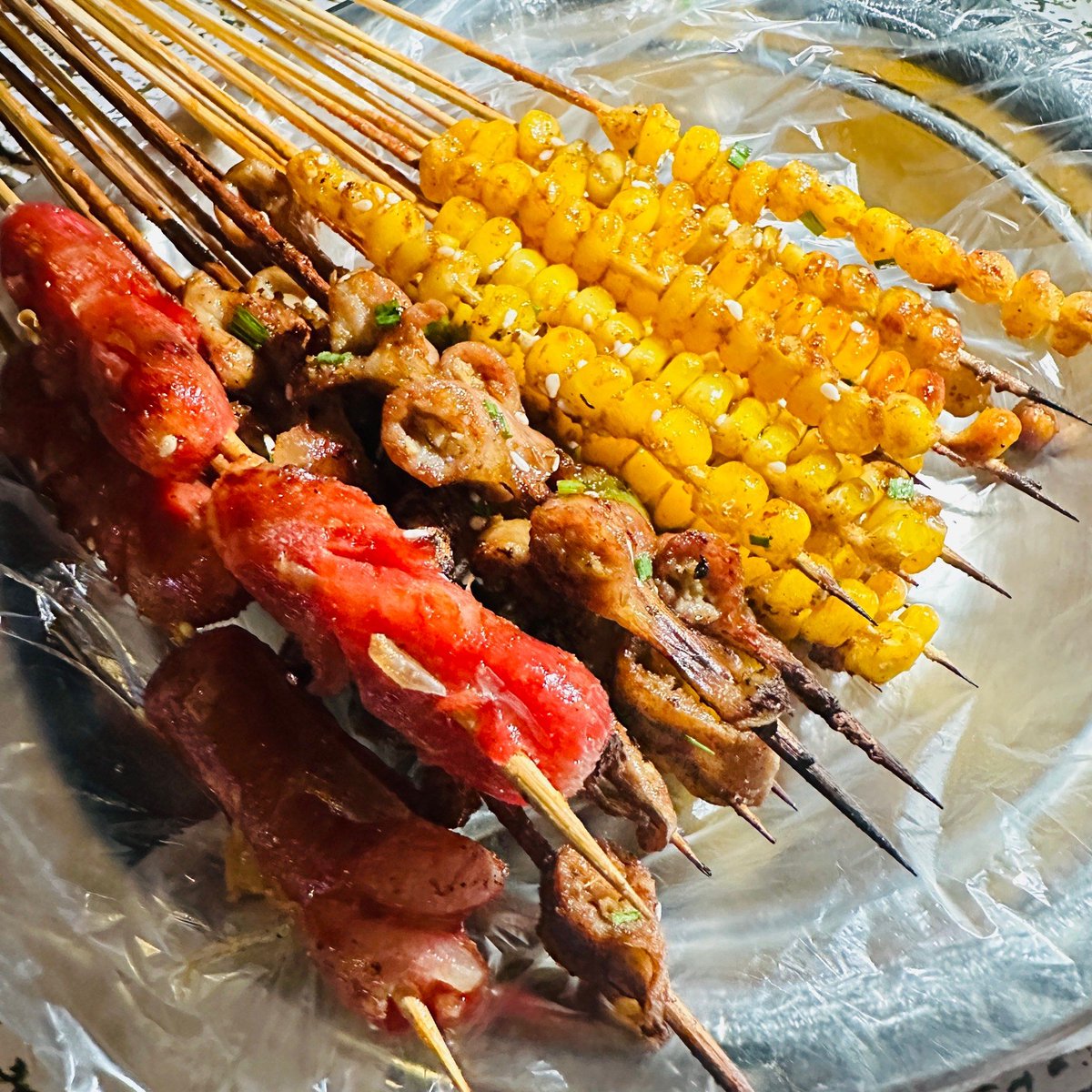 1Glwk63EJtZFbKm's tweet photo. Late-night snack hit!  Warm, crispy fried squid skewers with a tangy chili dip—perfect street side pick-me-up after work. Tastes like pure comfort in every bite. https://t.co/F6wpY40tOA