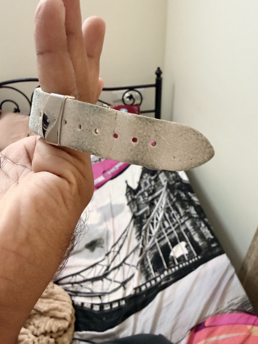 Y2Kush's tweet photo. @ArgosWatches 
The leather band is poor quality. Gets spoiled after 1st wear. Misleading ad on night glow. Support wnts u to buy new band at discounted price rather than offer exchange.very cheap quality band. https://t.co/rQY73b405S