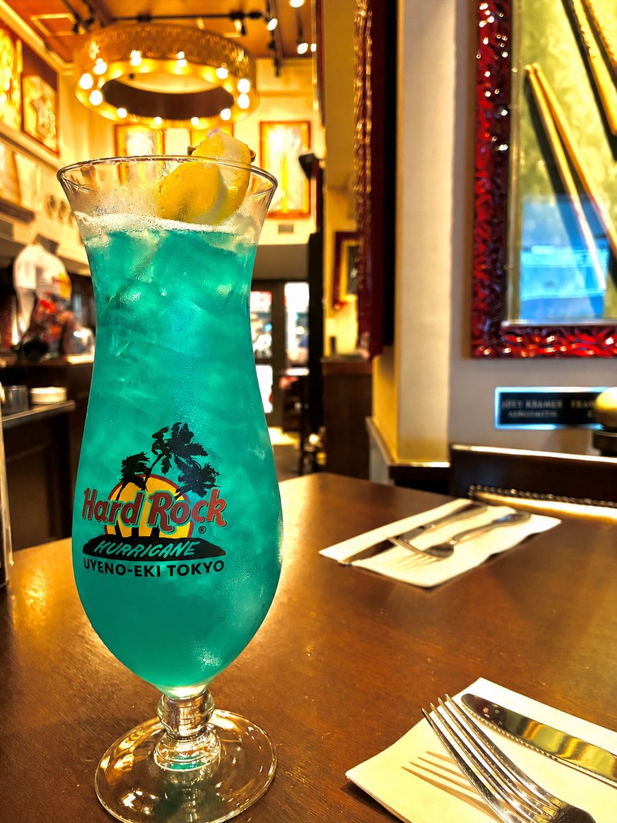 🩵ELECTRIC BLUES🩵 ハードロックカフェでは、夏にぴったり! 大きな 🩵ELECTRIC BLUES🩵 ハードロックカフェでは、夏にぴったり! 大きな
