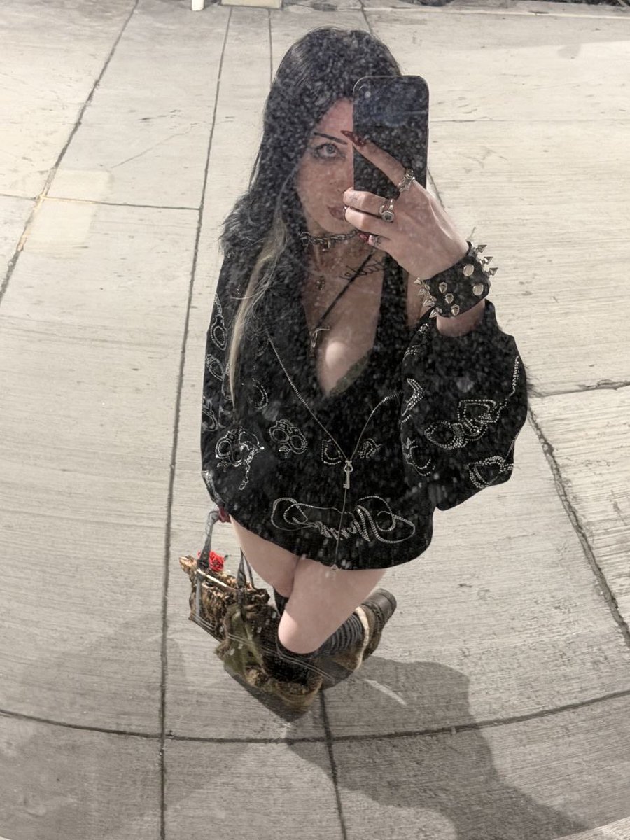rayghostmode's tweet photo. Good girls stay home, bad girls come over. https://t.co/TtHaY3cKvk