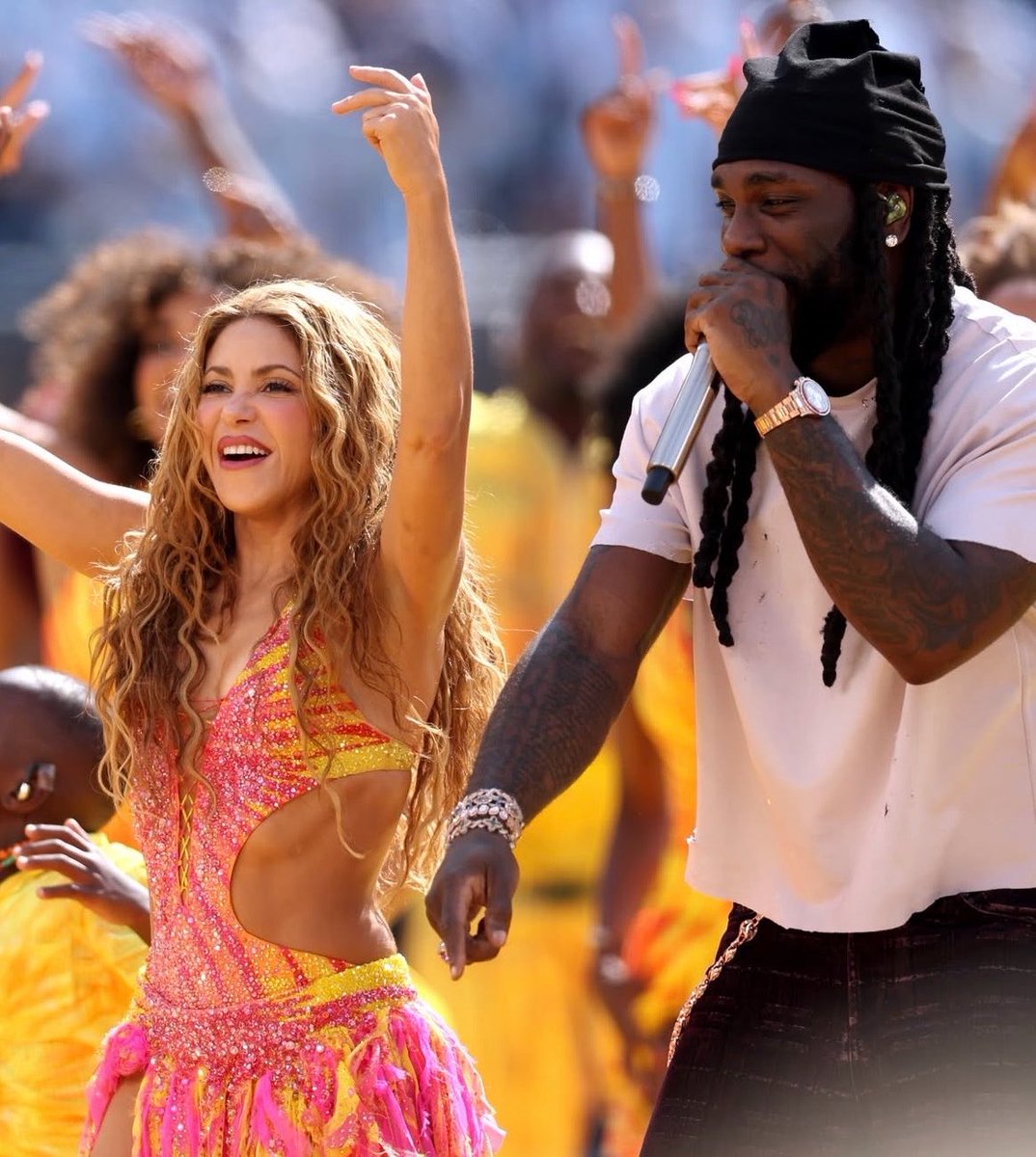 theonlyninety6's tweet photo. Shakira &amp; Burna Boy’s "Dai Dai" enters the Top 20 of the United States 🇺🇸 Apple Music top songs chart for the first time ever at #19 (+13) 🤯🔥 https://t.co/7Qwa4iMoml