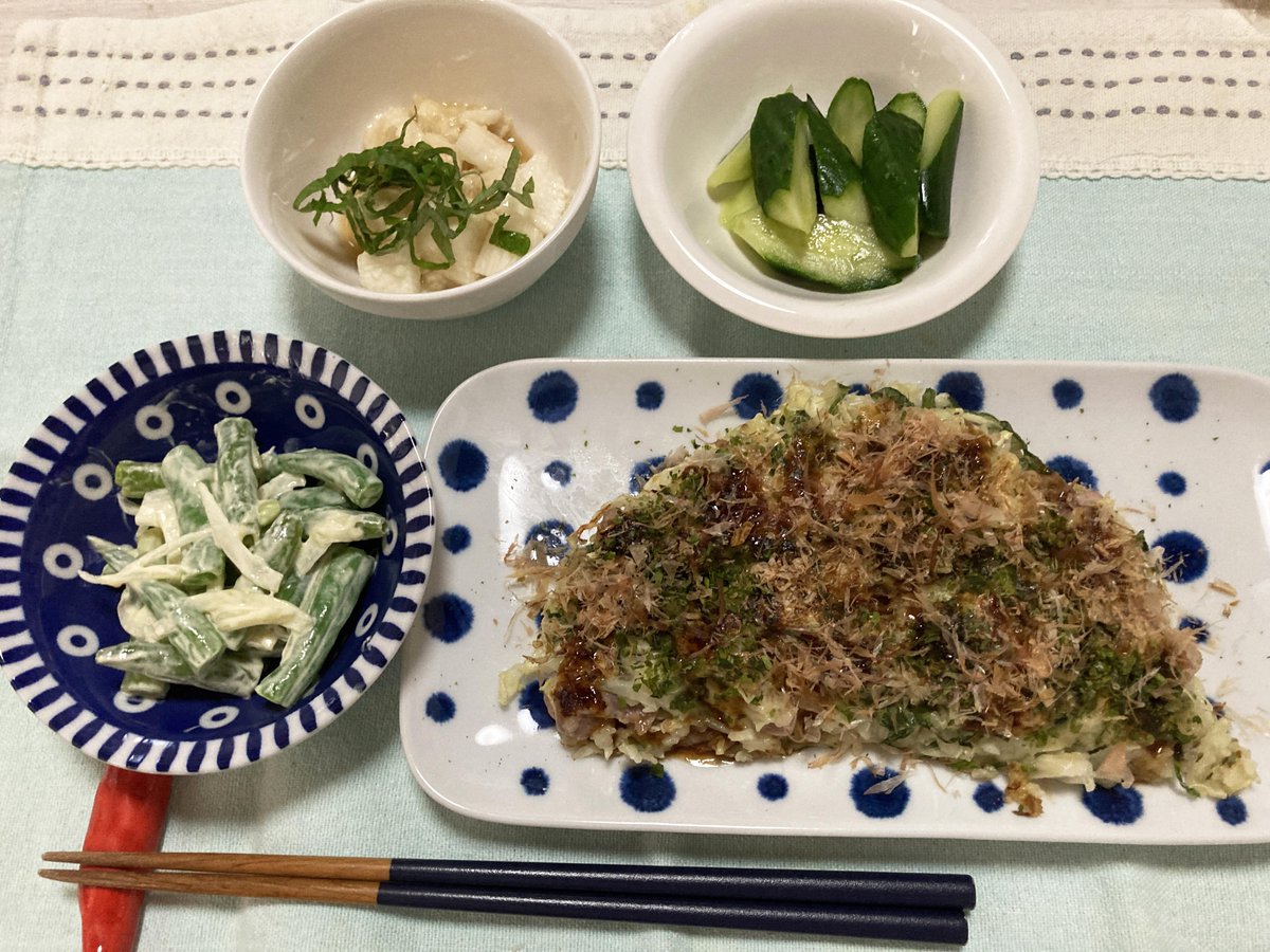 hamzo18's tweet photo. 🍺ゆうべのご飯🍷(7.20)
◯お好み焼き
　粉少なめ/青海苔・おかか山盛り/マヨネーズ無し
◯インゲンサラダ
◯長芋わさび醤油
◯きゅうり塩もみ
暑い(熱い?)ですね🌞皆さま体調にお気をつけて💧💧💧 https://t.co/Py7hCWRANZ