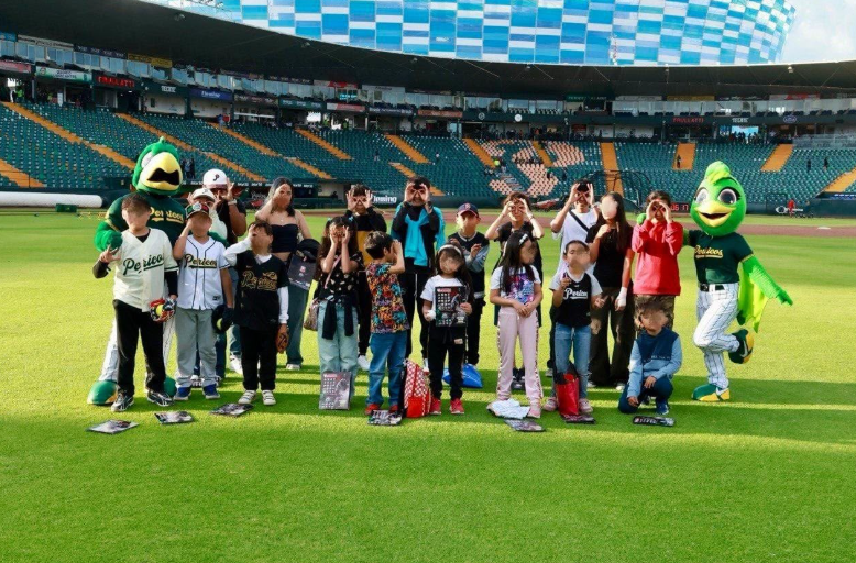 losconjuradosmx's tweet photo. ⚾ Niñas y niños entrenan con @Pericos_Oficial
Un total de 140 menores participaron en clínicas deportivas y recorridos por el estadio Hermanos Serdán para conocer de cerca el béisbol profesional
Más detalles en #LosConjurados
#Puebla #PericosDePuebla #Béisbol #Deporte #IMDP
https://t.co/KMY7IG7dGc