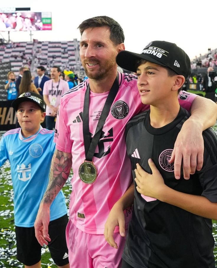 ThiagoMessiR10's tweet photo. Un país entero amándote, pero nosotros te amamos mucho más pa.❤️🇦🇷 https://t.co/HMYATYQwrN