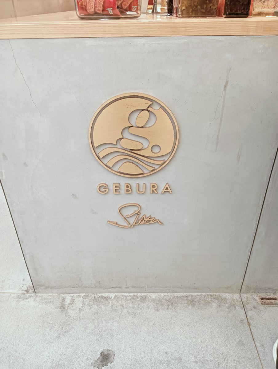 keisuke_koala's tweet photo. 『GEBURA SISTER』で、ソルティ広島レモンソーダを、頂いております🍋
レモンのすっぱさが増して、ウーパーイーツも感動(?)しています🌟
水分補給だけでなく塩分補給にも、もってこいですね✨
#GEBURA
#ソルティ広島レモンソーダ
#表参道商店街
#宮島
#厳島
#bsidelabel
#ウーパーイーツ https://t.co/UhNLaisNBS