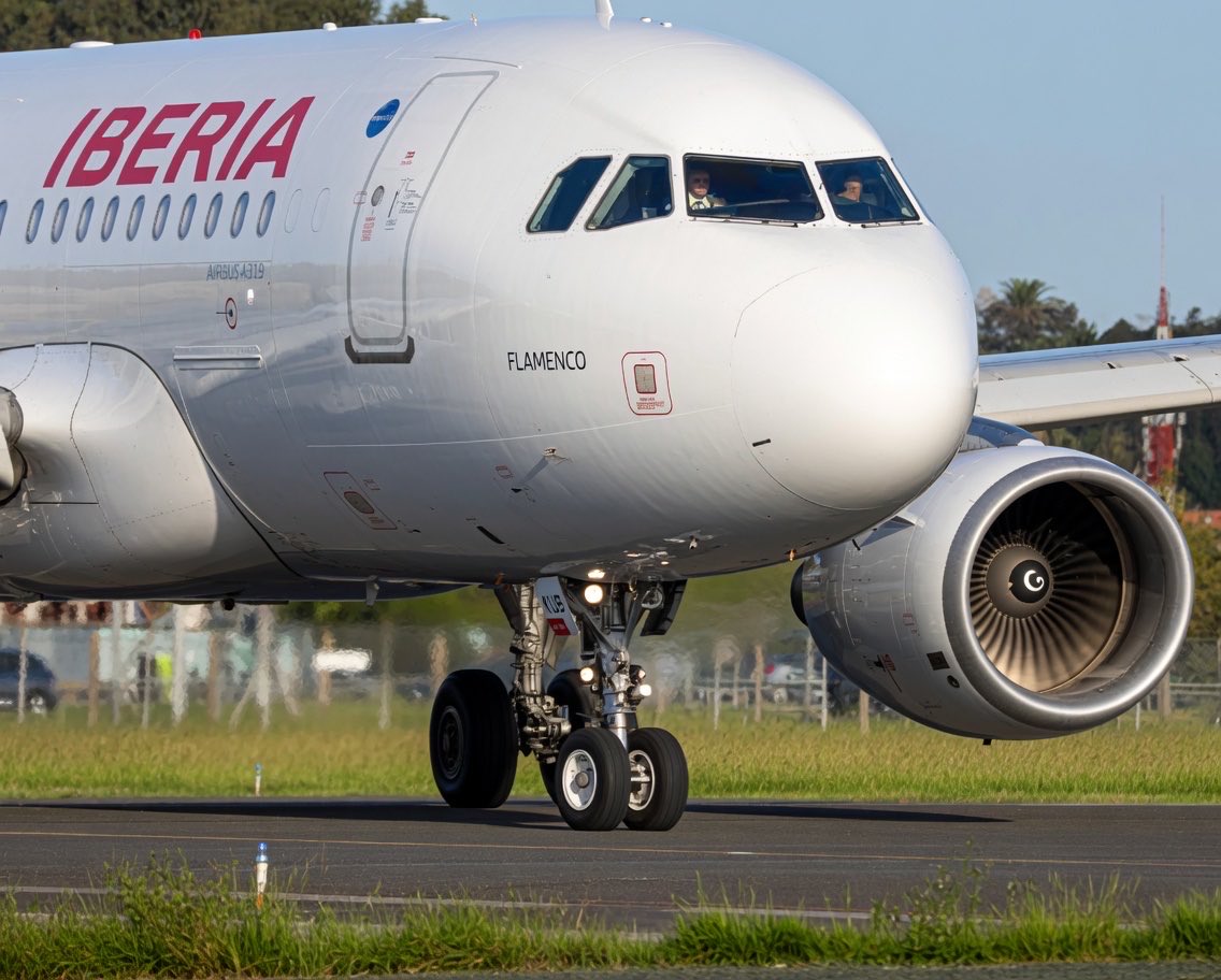DonostiAir's tweet photo. Egun On! Buenos Días!
MARTES
2️⃣1️⃣ de Julio de 2026
•
#MADRID
op @Iberia 🛫 3 🛬 3
#BARCELONA
op @vueling 🛫 2 🛬 2
#GLASGOW
op @British_Airways 🛫 1 🛬 1
#MAHON
op @volotea 🛫 1 🛬 1
•••• https://t.co/dXwbXNCkQx
