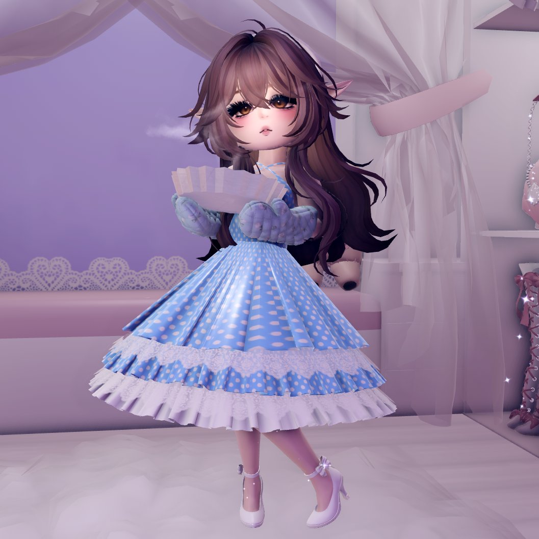 CherryAllergy's tweet photo. Made a retro halter dress + a non toy item alt w/ snow swan skirt! https://t.co/rR6PccLQ8L