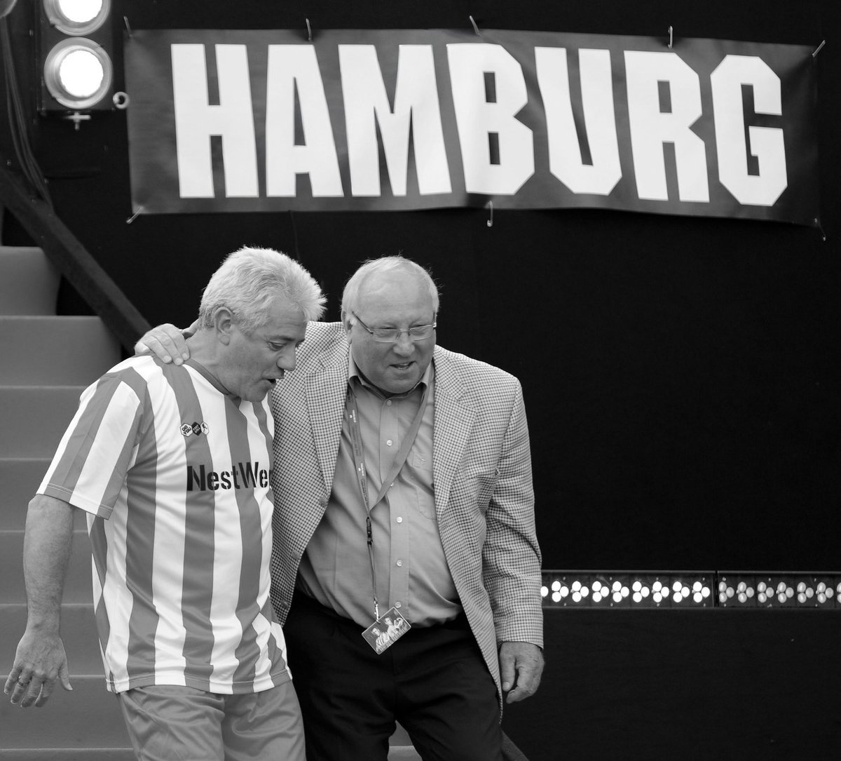 HSV English tweet media