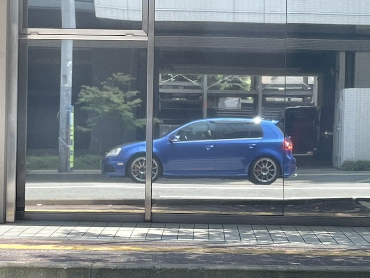 verse315's tweet photo. 鏡に映った自車を見て自己満足
#R32 #golf5 https://t.co/U6ixYxBLFm