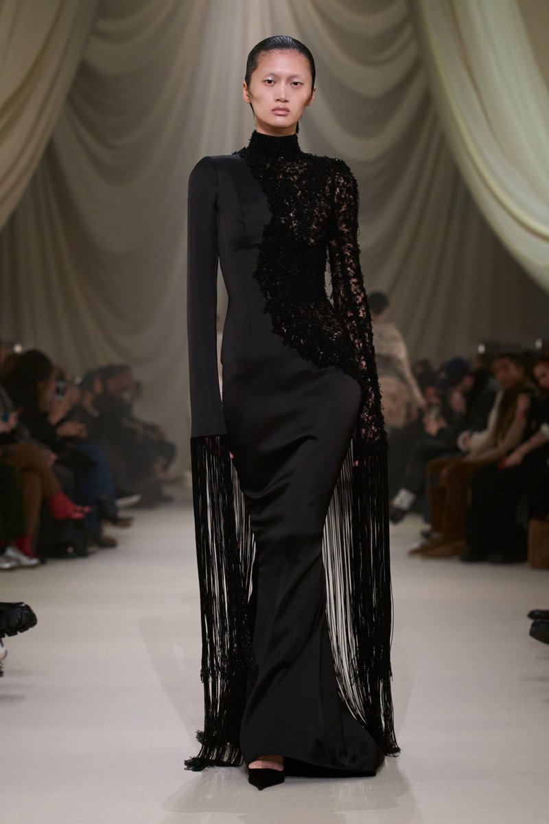 itgirlbackup's tweet photo. Zendaya for Spider-Man: Brand New Day press in Ashi Studio couture ss26🖤 https://t.co/E09FUtjmKB
