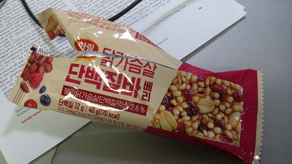tyebco's tweet photo. 맛 이상할거라 생각했는데 먹어보니까 진짜 이상함... https://t.co/k56WTcFiOC