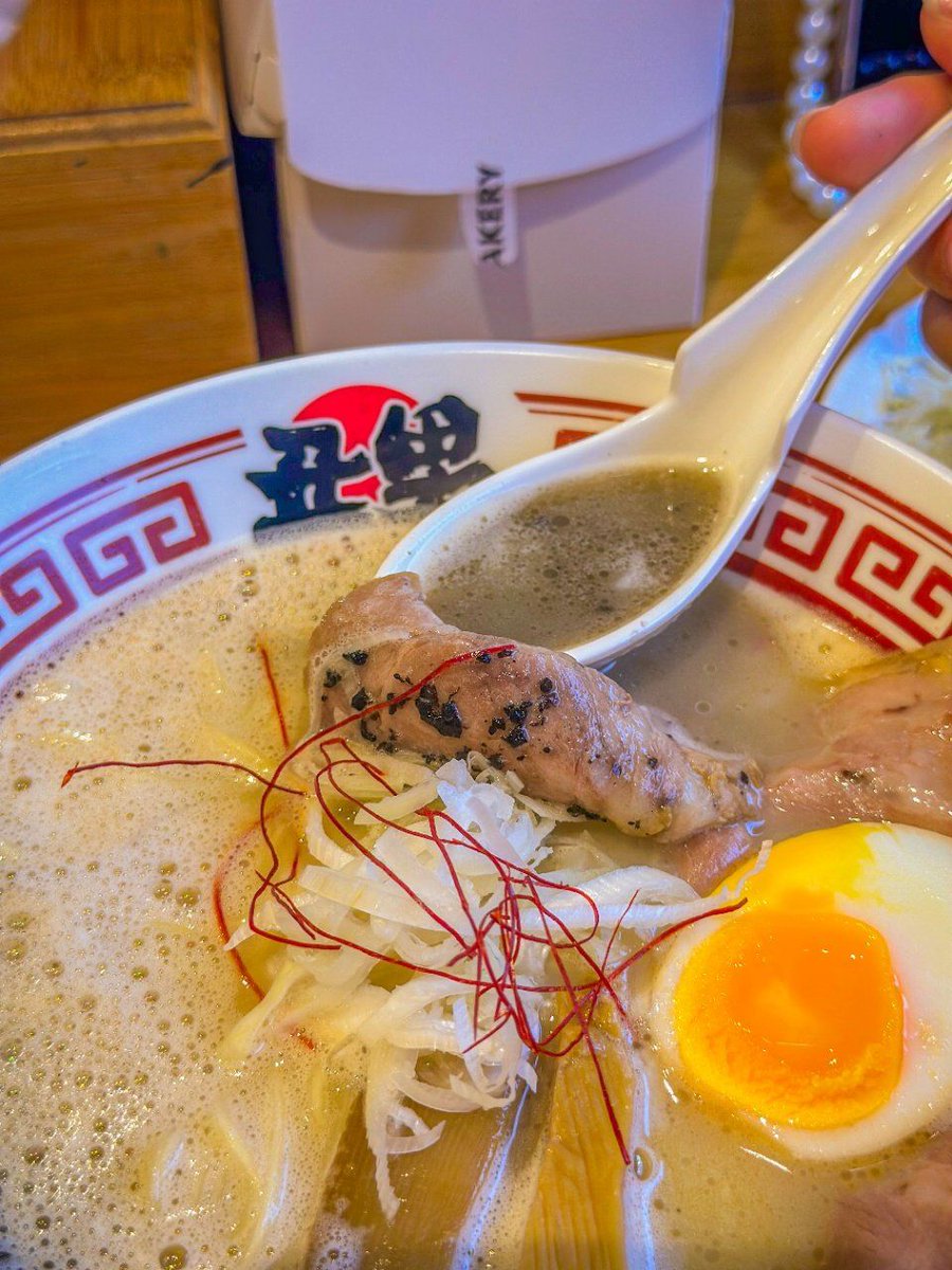 andreasburbanoh's tweet photo. Just found the coziest hole-in-the-wall ramen spot in downtown! Rich tonkotsu broth, springy noodles, and that perfect soft-boiled egg = my new weeknight go-to. 10/10 recommend stopping by if you’re craving comfort food.， https://t.co/ptQYS7R6OA