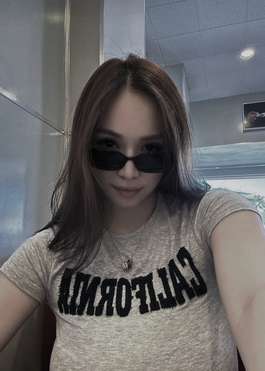 guratiIusi's tweet photo. ㅤ️️ ️️
ㅤ️️ ️️📍 𝗠𝗮𝗹𝗹𝗼 𝗧𝗿𝗮𝘁𝘁𝗼𝗿𝗶𝗮, 𝗔𝘀𝘁𝗵𝗮 𝟴, 𝗦𝗖𝗕𝗗 

Complete her one week as elementary school girl. Someone deserve a whole pizza for today, yeah? I'm soooo proud of my little girl. 
Selamat mam siang onti uncle ✨💞
 
 ️️
ㅤ️️ https://t.co/4oehshCDWW