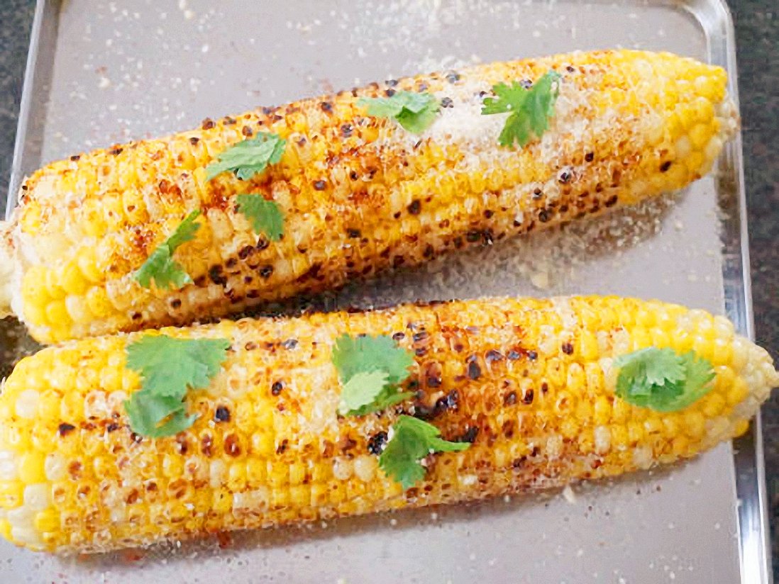AbigailLogij's tweet photo. Craving authentic Mexican street corn Elote with grilled corn, cotija cheese, chili powder and lime—sweet, savory and zesty perfection! https://t.co/KBl8sc2oFX