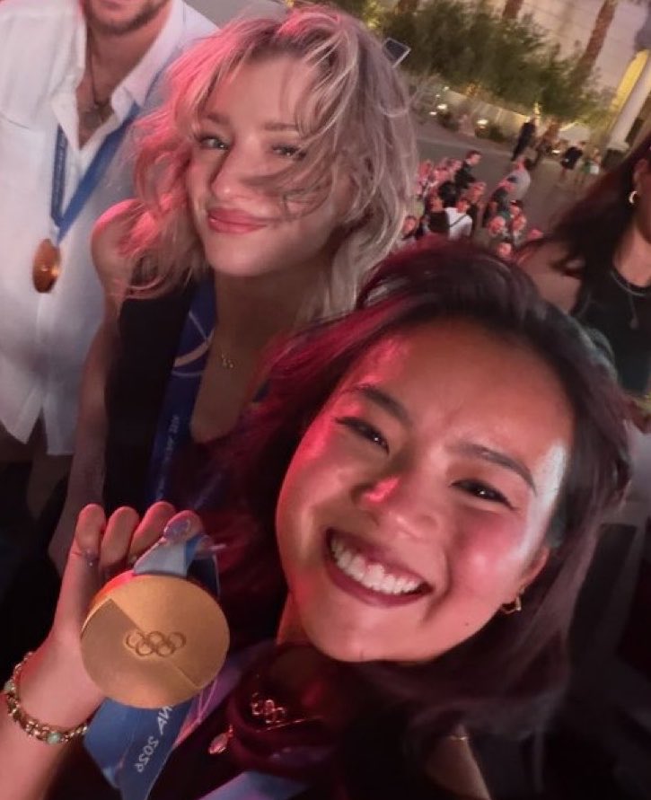 liuflwrs's tweet photo. bombshell amber and cutie patootie ellie https://t.co/7QgEromOmA