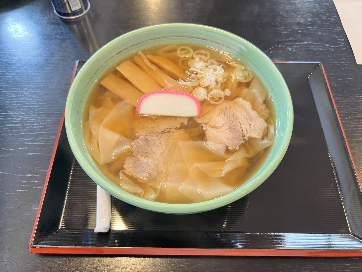 HOPEUSJ's tweet photo. 今日は実家に帰省してたので近所のラーメン屋に20年以上ぶりに来店🍜
こんな味だったかな？かなりあっさりです！
#酒田のラーメン
#東軒
#ワンタンメン https://t.co/ib0By2FcDj