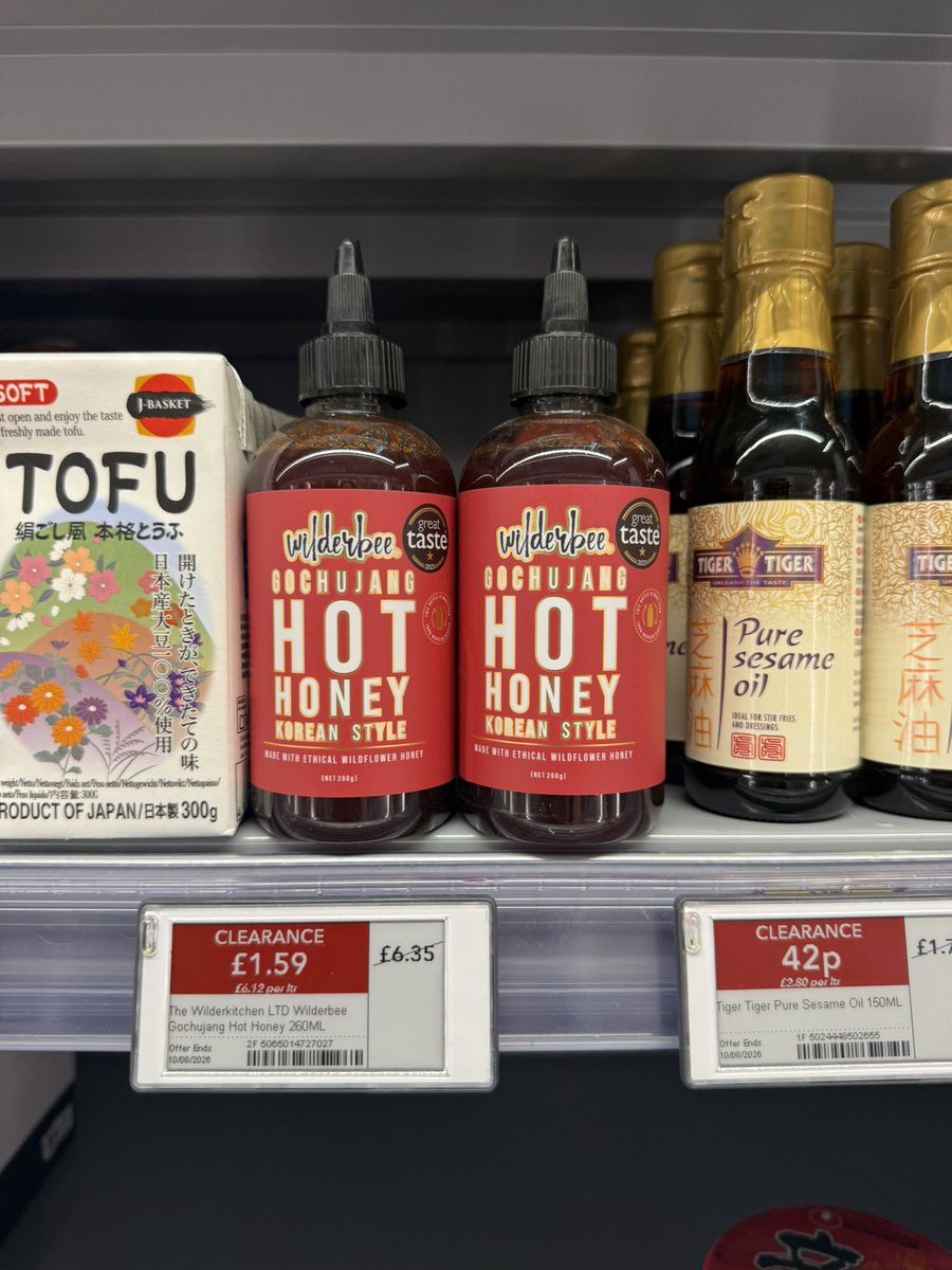 astonadam101's tweet photo. 出勤前に朝ごはん用バナナ1本買おうとCo-opに入ったらこれ…オイスターソースは69pと激安でまとめ買い！ https://t.co/7z2MtjINFF