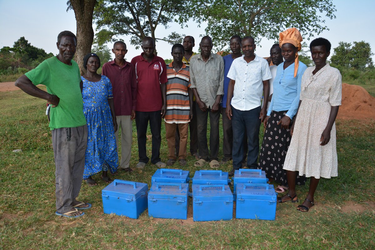 fapad16206's tweet photo. FAPAD distributed VSLA Kits to 51 new farmer groups in Agikadak and Akwon Sub-county under the Strengthening Resilience and Food and Nutrition Security of Smallholder Farmers in Amolatar District (RE-FAN Project) funded by VI Agroforestry.
#FAPAD #VIAgroforestry #FoodSecurity https://t.co/Vn7CLGnwOD