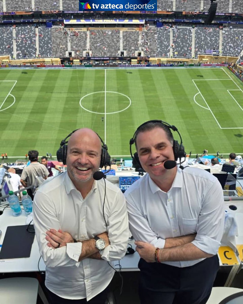 AztecaDeportes's tweet photo. La mejor dupla de México! 🏆El Doctor y la mejor voz en el relato deportivo! 🎙 Gracias por tantas emociones durante la Copa Mundial de la FIFA 2026™ ⚽ No solamente el éxito se hizo desde el baño 😏😏 https://t.co/b7xm5GEru7