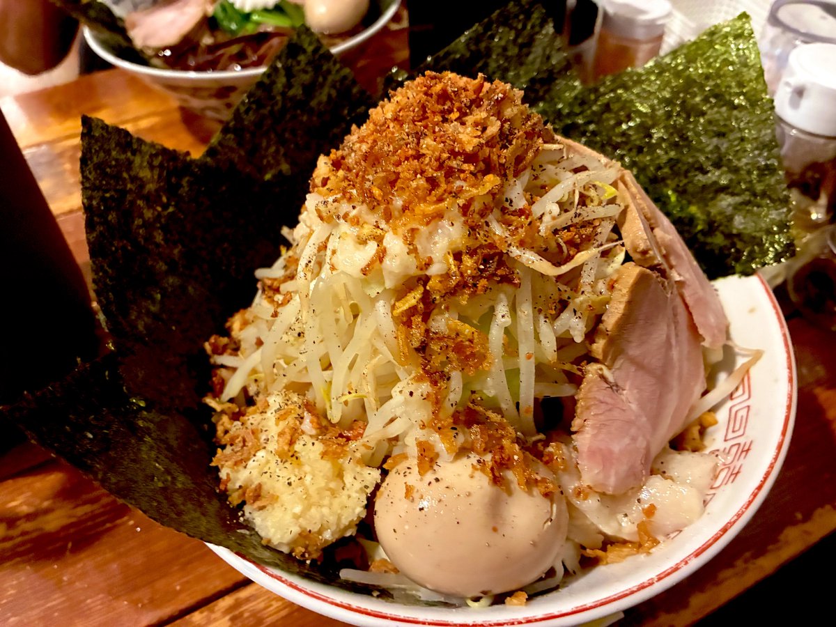 Cos_noah_A's tweet photo. 本日の麺活にございます

たまに家族に話をしててまさかのリクエストでオカンを連れてw
キジトラジローとキジトラチュウカを頂きましてこの後の仕事に行ってきます(｡･ω･)y-ﾟﾟﾟ

今回もガッツリ元気チャージ出来ました、いつもご馳走です！ https://t.co/8fCtpVWBbc