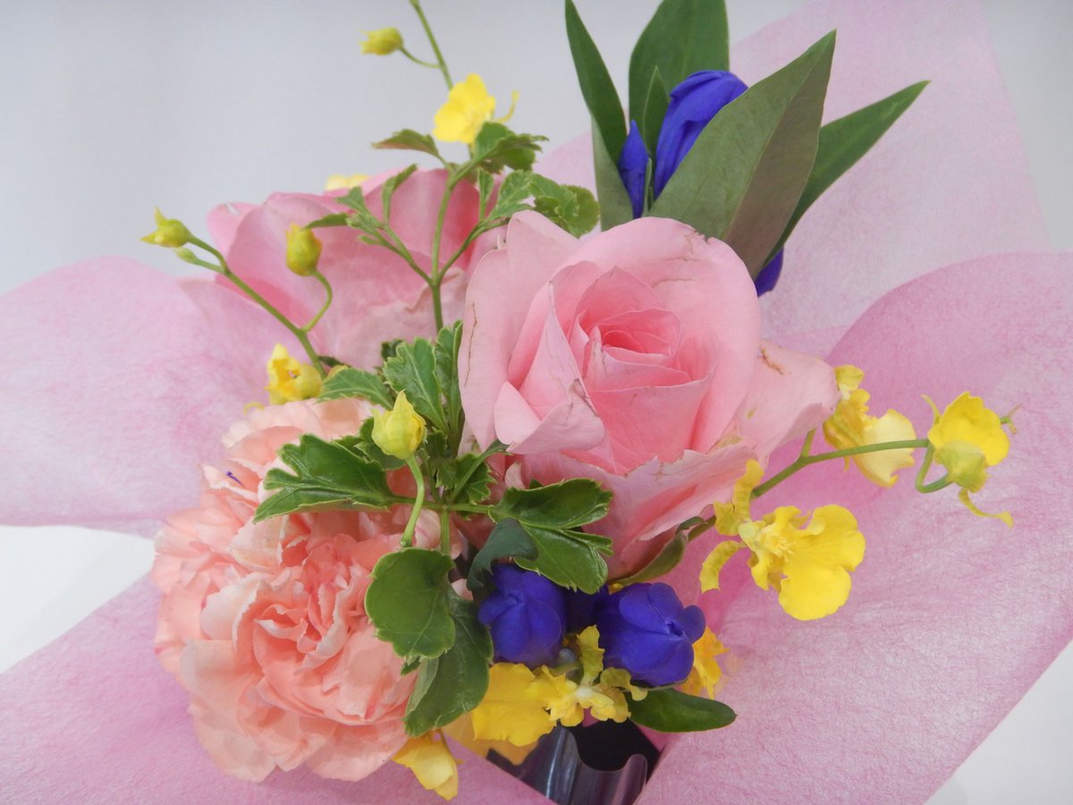 MAFF_CHUSHI's tweet photo. ＜オンシジュームの花言葉：可憐＞
岡山第２合同庁舎１階「消費者の部屋」では、中国四国の季節の花を毎週展示🌸
鮮やかな黄色の小花が特徴のオンシジュームは徳島県産です。
#withGREENEXPO
#GREENEXPO2027
#2027年国際園芸博覧会

https://t.co/pmz8FCyLr0 https://t.co/dhA9xU3N15