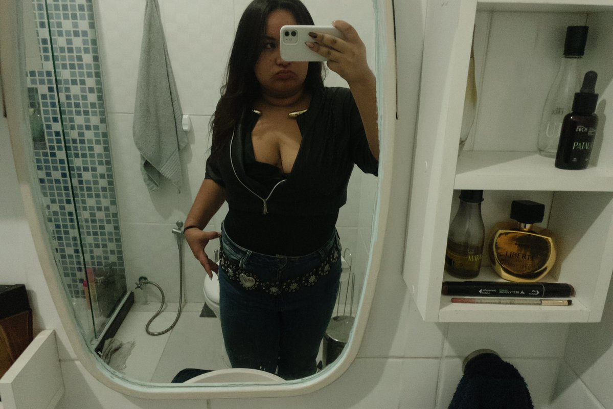 decolmaniac's tweet photo. essa sou eu no meu aniversáriozinho. https://t.co/bxJnyTLF1P