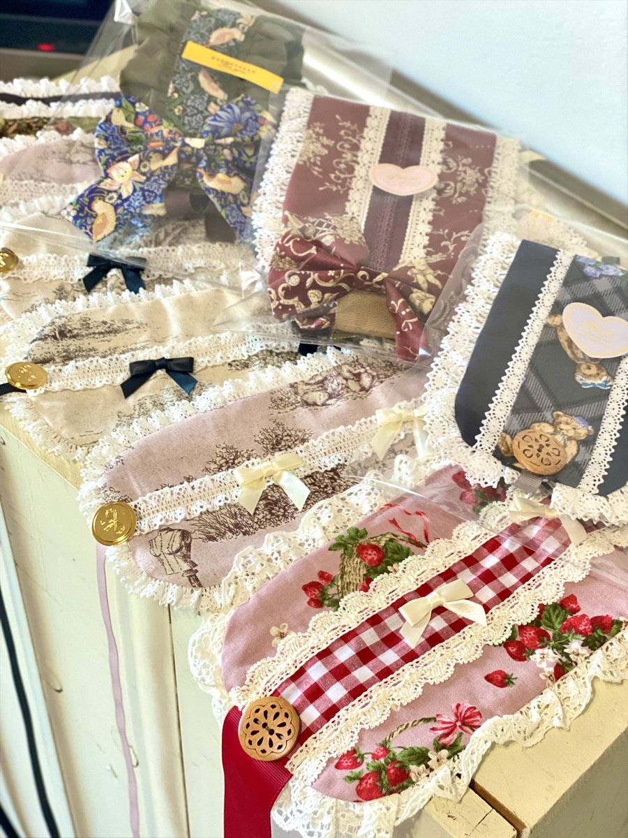 kae_0624's tweet photo. 馬を愛する方や、クラシカルな装いを好まれる方にぜひ手にとっていただきたいです。
会場で皆様にお会いできるのを楽しみにしております。

#ゴスロリマーケット #GLM15

出展日：10/3(土) のみ
ブランド名 : Golden Thorn
https://t.co/R7yQKE3GJF https://t.co/neiBEHQuUF