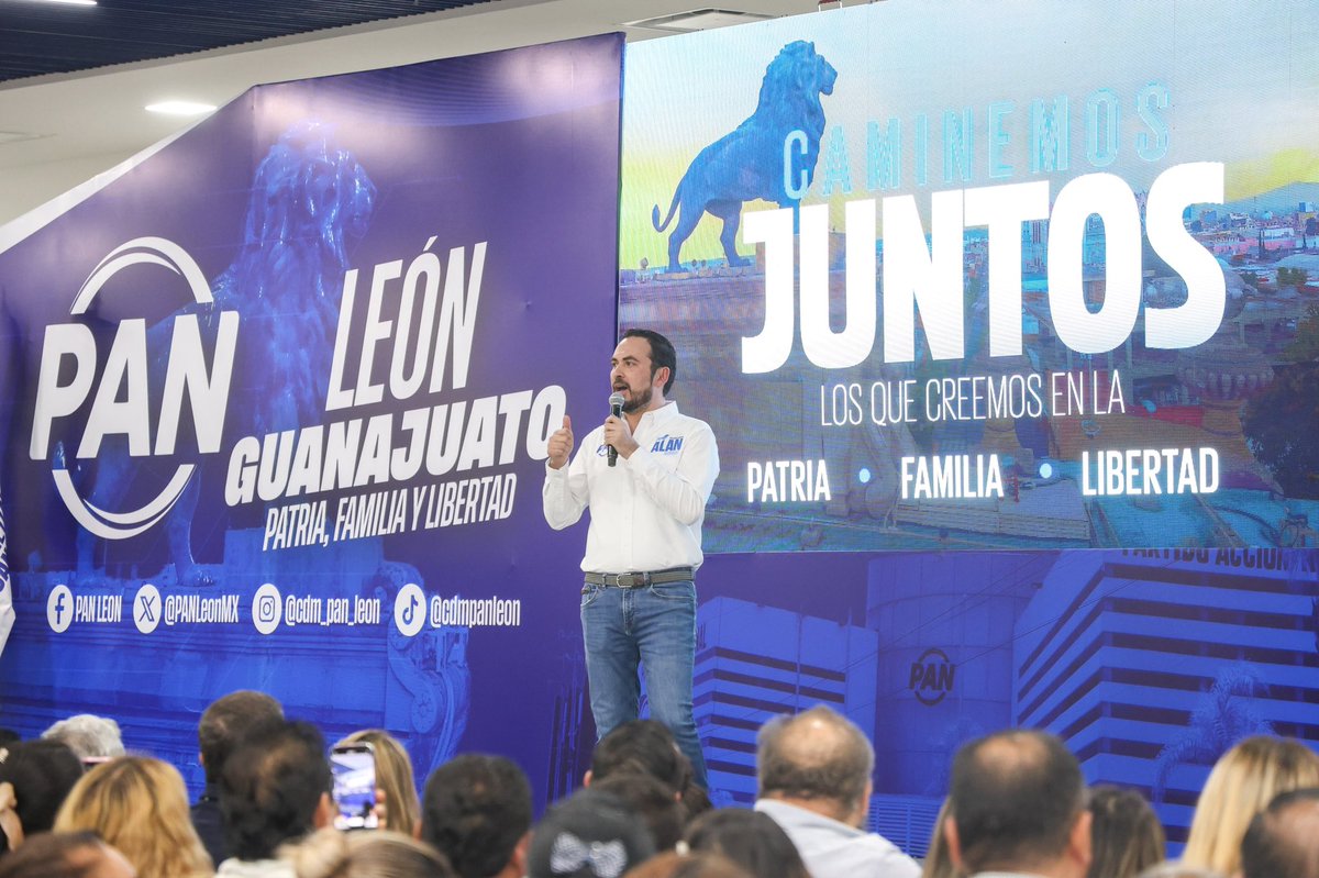 aldo_marquez's tweet photo. Lunes de Acción Nacional en el @cdm_pan_leon 💙 acompañando a @AlanMarquezBe con la #FamiliaPANista https://t.co/376RiZLaXm