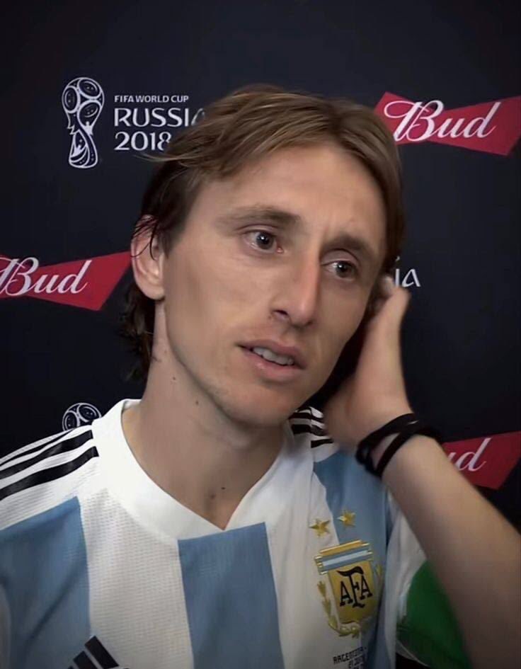 messikimochis's tweet photo. imposible no amarlo, encima le queda hermosa la camiseta argentina https://t.co/ozIPHeh3nN