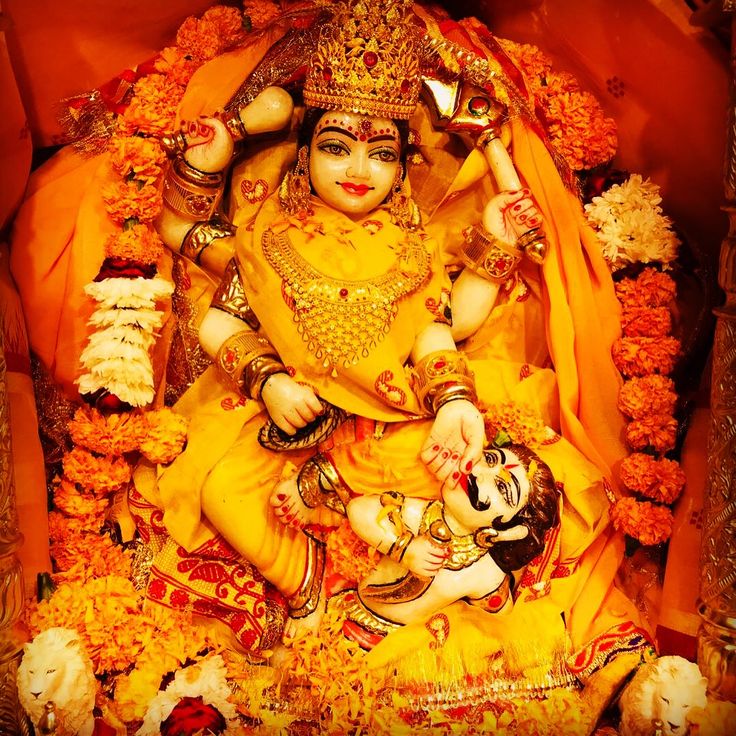 Shiva_Vadini's tweet photo. Today is the day of Maa Baglamukhi in Gupt Navratri. Falling on Tuesday it is highly auspicious for her worship to remove obstacles,success in legal matters. She is depicted holding the tongue of an asura symbolizing her control over speech,enemies &amp; destructive energies. https://t.co/poBuXrObtd