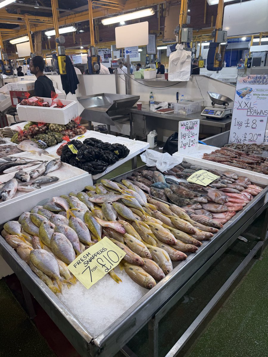 RodgerShanahan's tweet photo. Sometimes simple is best. Bacon &amp; scallop roll at Billingsgate fish markets is pretty hard to beat https://t.co/PPut9twZ3y