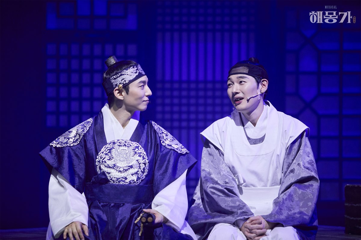 ninestory9's tweet photo. 🌌뮤지컬 #해몽가

👥️공연 사진 공개 

▪️유견 #김도빈
▫️이산 #윤은오

𝘔𝘜𝘚𝘐𝘊𝘈𝘓 해몽가
𝟤𝟢𝟤𝟨.𝟨.𝟤𝟧-𝟫.𝟣𝟥 @ʏᴇꜱ𝟤𝟦ꜱᴛᴀɢᴇ𝟣 https://t.co/0RyCn88DaX
