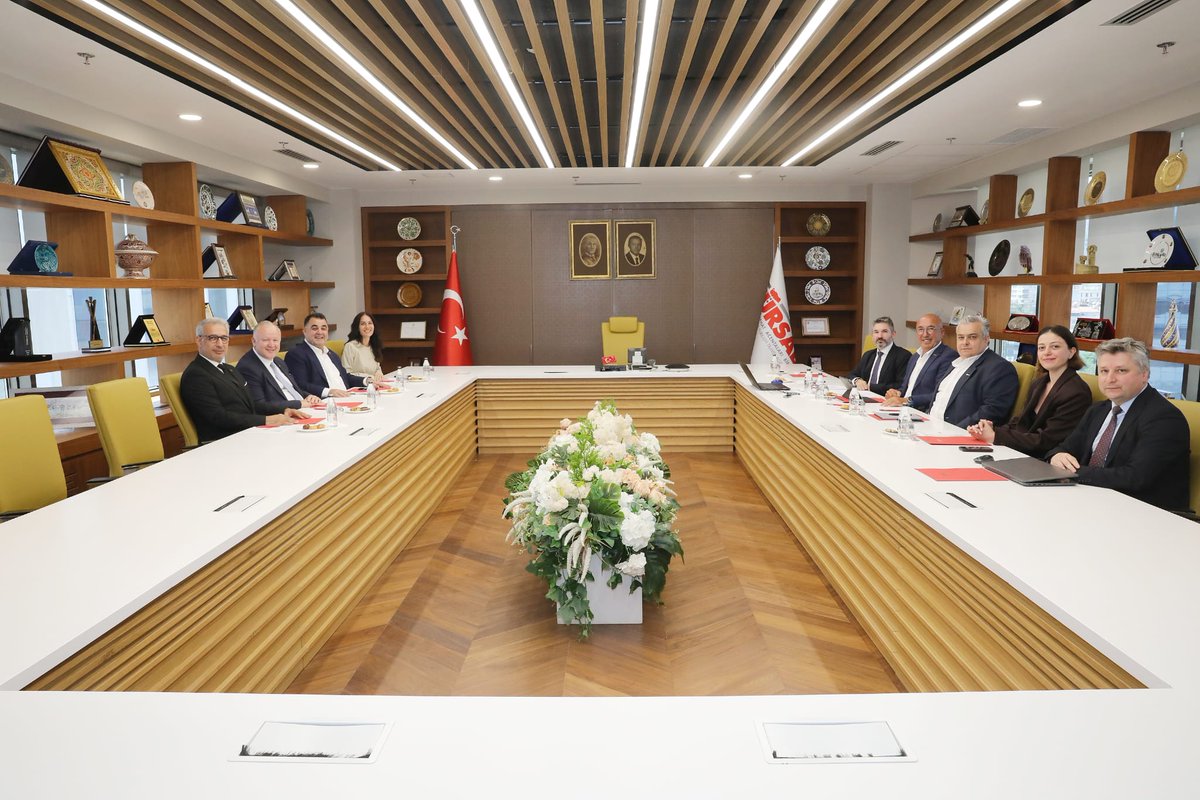 tursaborgtr's tweet photo. 20 Temmuz 2026 tarihinde, Yönetim Kurulu Başkanımız Sayın Firuz Bağlıkaya, TÜRSAB'ın Avrupa Seyahat Acentaları ve Tur Operatörleri Birlikleri (ECTAA) üyeliği kapsamında, ECTAA Genel Sekreteri Sayın Eric Dresin'i TÜRSAB Genel Merkezimizde ağırlayarak verimli bir görüşme gerçekleştirdi.

Görüşmenin ardından Başkan Yardımcılarımız Sayın Davut Günaydın ve Sayın Hasan Eker, Yönetim Kurulu Üyelerimiz Sayın Gürkan Özcan, Sayın Kıvanç Meriç ve Sayın Yeşim Yeşiltaç ile Başkan Başdanışmanımız Sayın Numan Olcar'ın katılımıyla düzenlenen toplantıda Sayın Eric Dresin, ECTAA'nın yapısını, faaliyetlerini ve Avrupa turizmindeki rolünü ele alan kapsamlı bir sunum gerçekleştirdi. Sunumun ardından uluslararası temsilin güçlendirilmesi, ortak projeler geliştirilmesi ve iş birliği olanakları üzerine karşılıklı görüş alışverişinde bulunuldu.

İlgili görüşmelerin, TÜRSAB'ın uluslararası alandaki temsil gücünün artırılması ve Avrupa'nın önde gelen turizm birlikleriyle ilişkilerinin daha da güçlendirilmesi açısından önemli bir adım olduğu vurgulandı.

Nazik ziyaretleri için Sayın Eric Dresin'e teşekkür eder, iş birliğimizin artarak devam etmesini temenni ederiz.