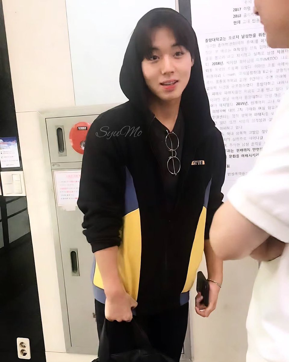 meow99w's tweet photo. 앙대생 박지훈 ㅋㅋㅋㅋㅋㅋㅋㅋㅋㅋㅋ
아 막짤 왜케 쭈뼛 쭈뼛이야 ㅠ 놀리고 싶다
학식 먹으러 가자고 개찡찡대면 가줄듯 https://t.co/TpUdqNIY5A