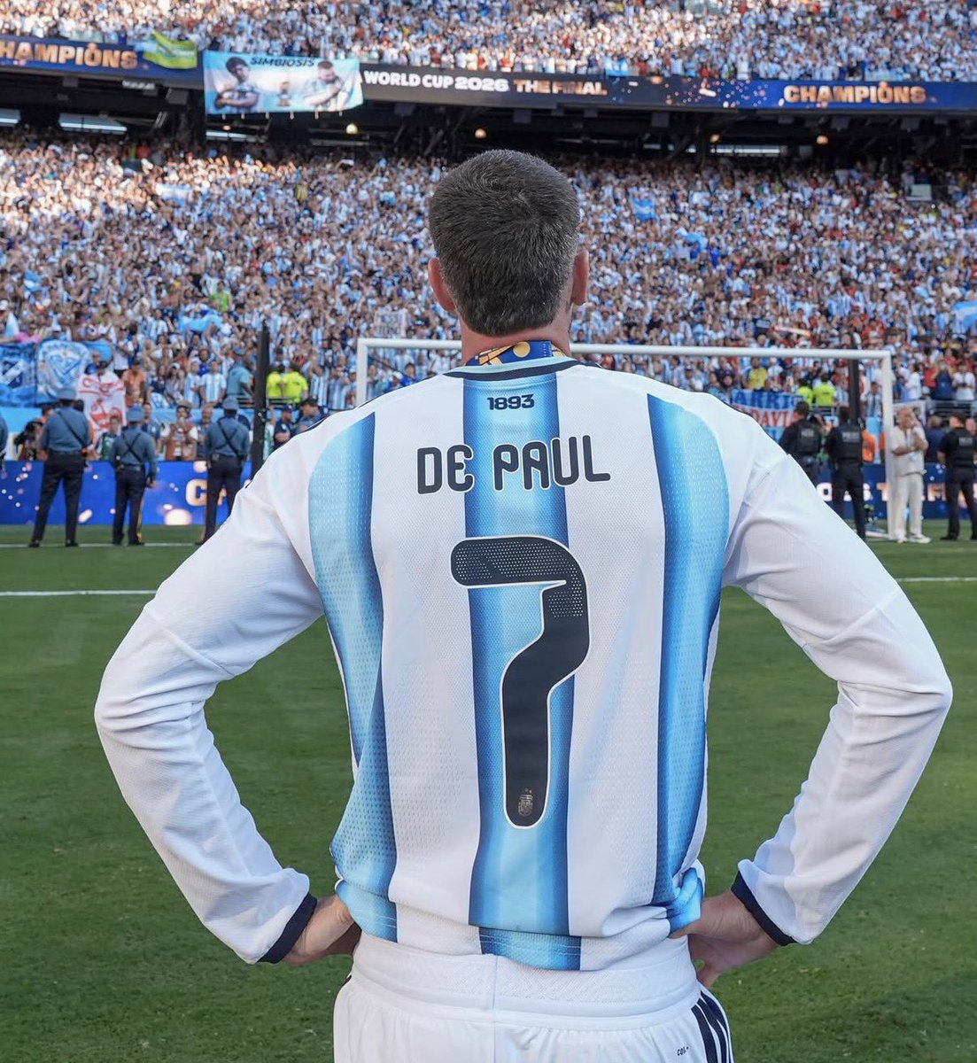 _BeFootball's tweet photo. 🚨🚨 Rodrigo De Paul 🇦🇷 : « JE VOIS COMBIEN DE PERSONNES ATTENDAIENT CETTE CHUTE…

propageant des théories du complot infondées tout au long de la compétition pour apaiser leur peine de ne pas pouvoir vivre ce que nous, Argentins, vivions. » https://t.co/7FzDtL8TVv