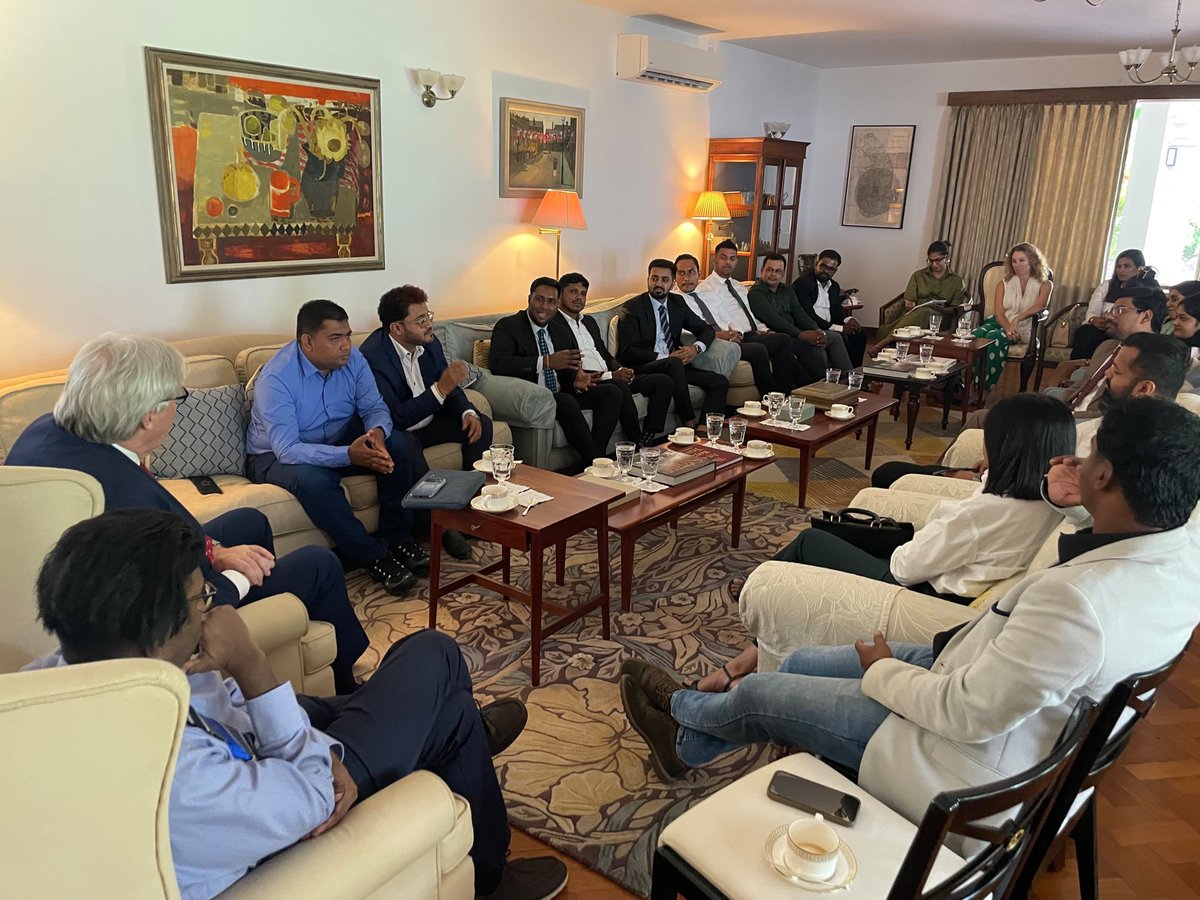AndrewPtkFCDO's tweet photo. I was delighted to meet aspiring leaders, from Inclusive Political Leader Academy, across Sri Lanka’s political spectrum to exchange views on youth politics, Sri Lanka’s future, and the Westminster system shared by UK and Sri Lanka. https://t.co/VuUMnrlwe9