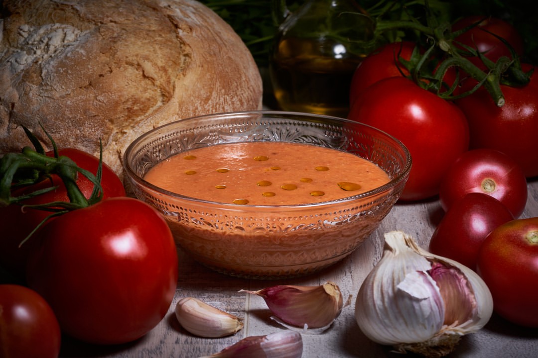 Hostelcobcn's tweet photo. Hoy es el Día Mundial del Gazpacho 🍅
De receta humilde en el campo andaluz a icono mundial de la dieta mediterránea. ¿Cómo lo prefieres: clásico o con un twist? 👇
#Alimentaria2026 #Hostelco2026 #ThePowerofSynergy https://t.co/h1C17FRi00