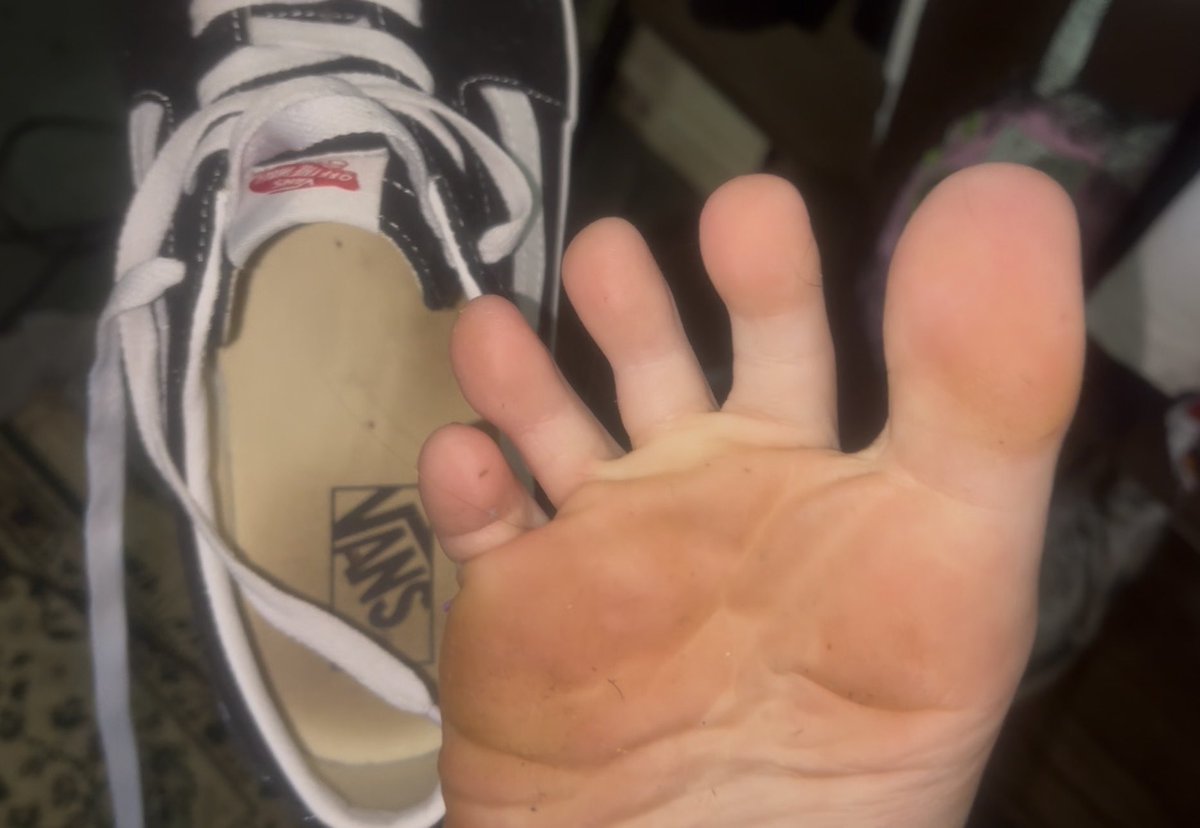 goddesslilly107's tweet photo. non pixelated version of my last post, thought i’d be nice 🤭

now go waste one of your pathetic loads on my feet like a good boy 🙄 https://t.co/BkXciEmZo6