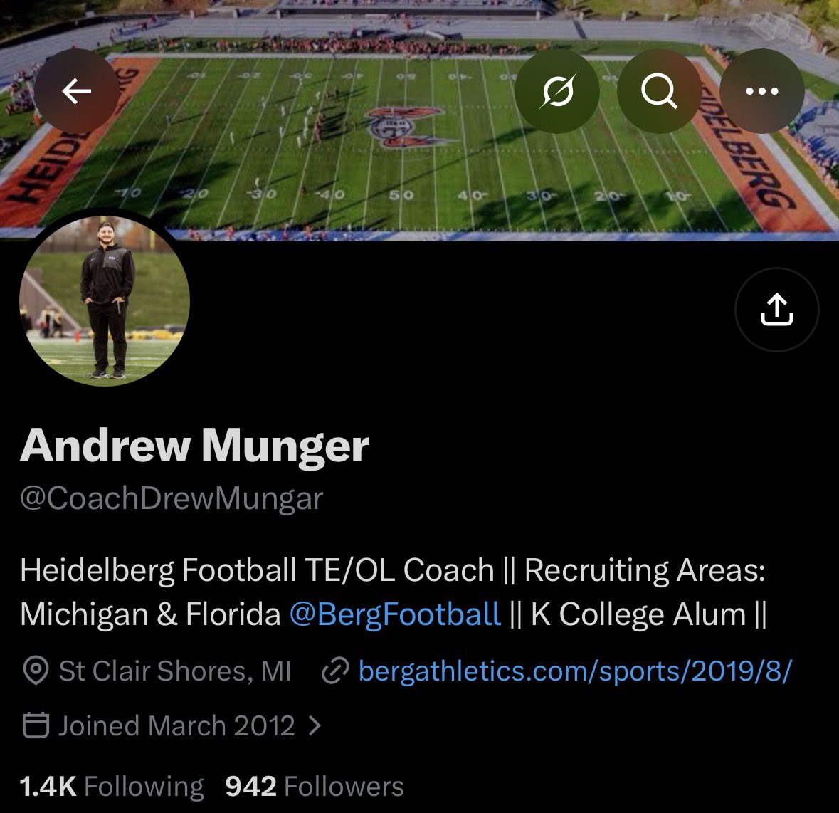 CoachDrewMunger's tweet photo. Recruits don’t open twitter DM’s from this other account. They are trying to impersonate me. Be careful!! My last name is Munger not Mungar https://t.co/cPJ87zlHs4