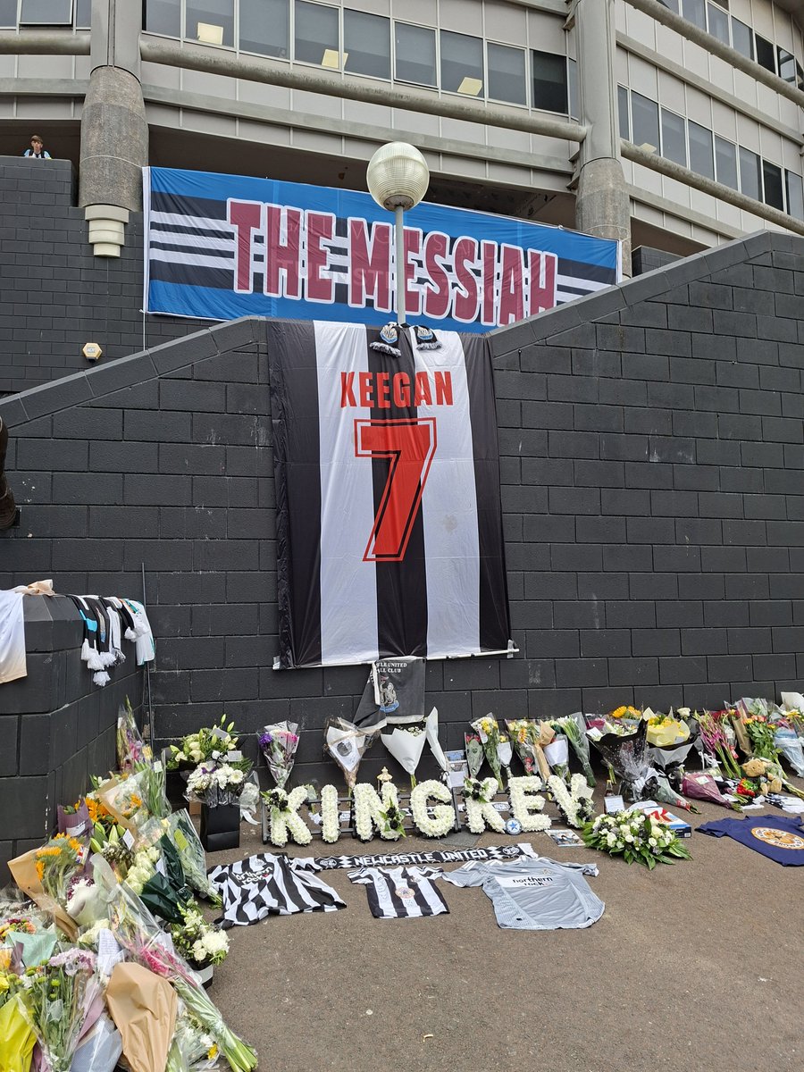 Andrewg32's tweet photo. Thanks for everything King Kev #nufc https://t.co/KArLSYozlQ