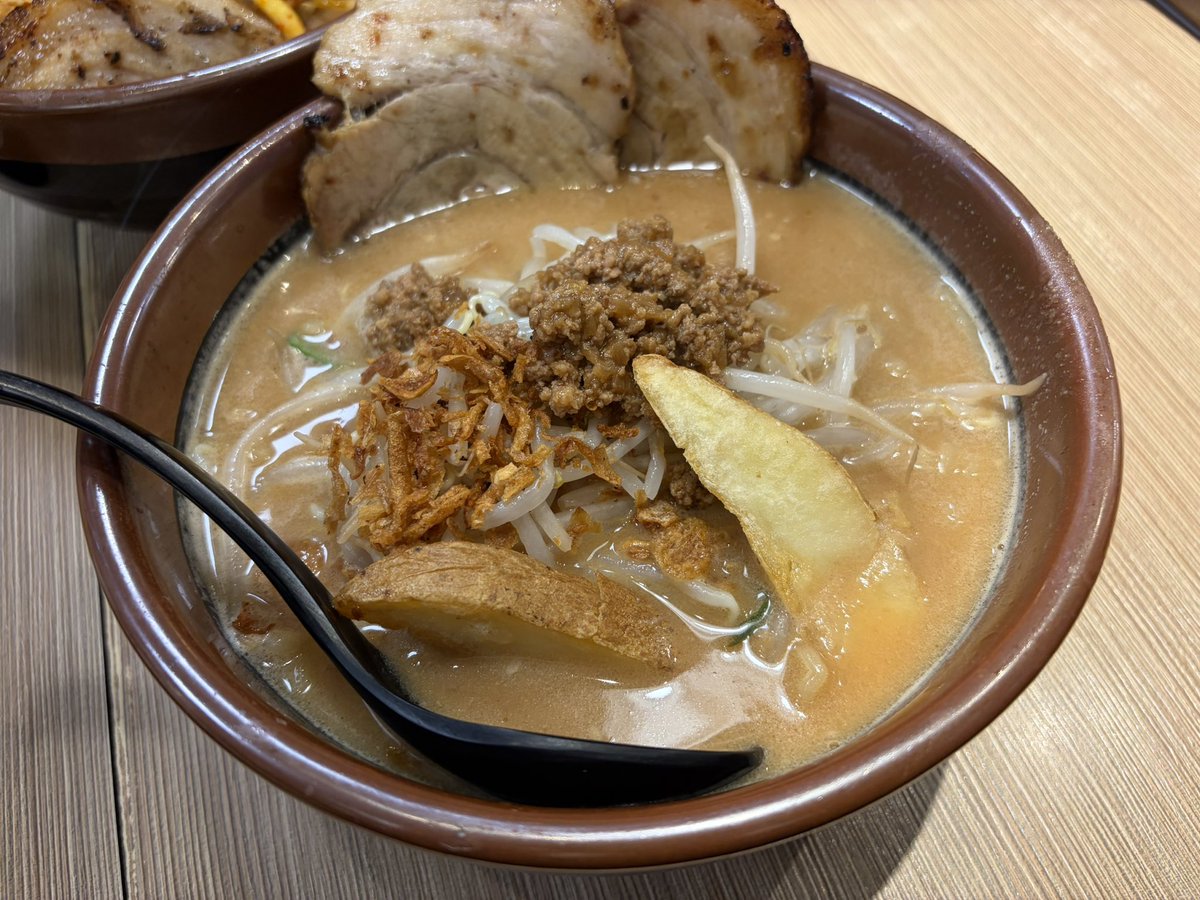 newriap's tweet photo. 残業疲れたからラーにした https://t.co/bVTSCD9C97