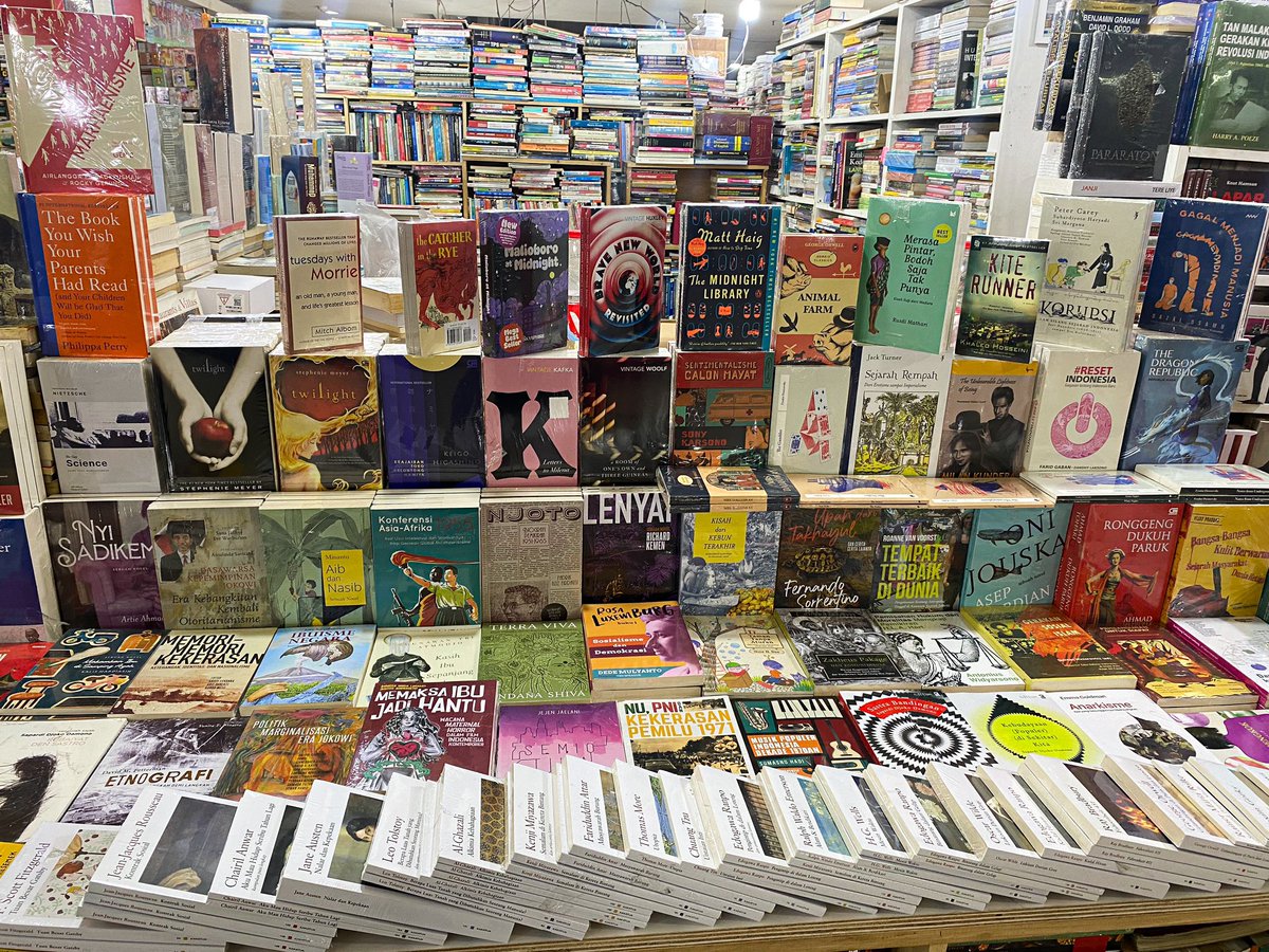 journeywithApr's tweet photo. abis ke toko buku bang Jimmy di Blok M SUPER RAMAH dikasih diskon juga 😭🫶🏻

kalo gak ada bukunya? dikasih rekomen buku lain SANGAT TOPP https://t.co/tDqnpQTQYz