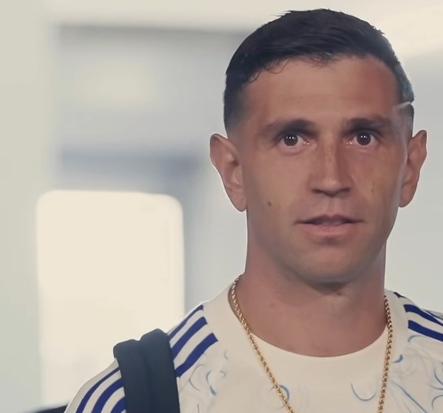 RoyNemer's tweet photo. Emiliano Martínez on Argentina’s World Cup final loss: “If it’s time to take a step aside”. https://t.co/ndWZYrgJzO https://t.co/B7skfWQYOh